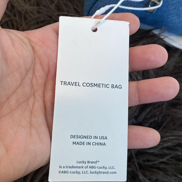 BNWT Lucky Brand Multi-functional Travle Wedge Pouch - Picture 7 of 11